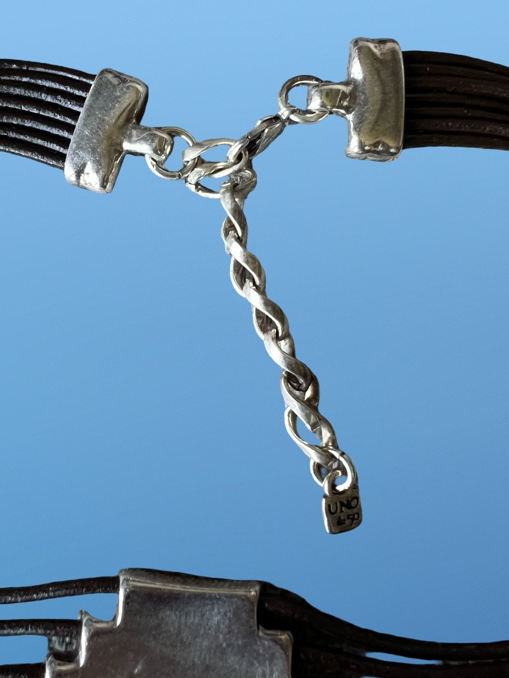 Attached Necklace by UNO de 50 - Picture 9 of 12